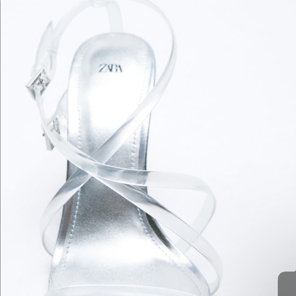 Buckled vinyl heeled sandals - Picture 5 of 7